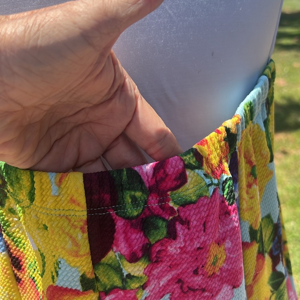 DEB STRAPLESS FLORAL DRESS ………428 - Picture 4 of 8